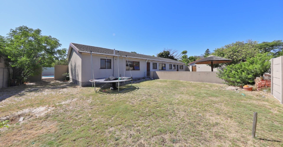 4 Bedroom Property for Sale in Panorama Western Cape